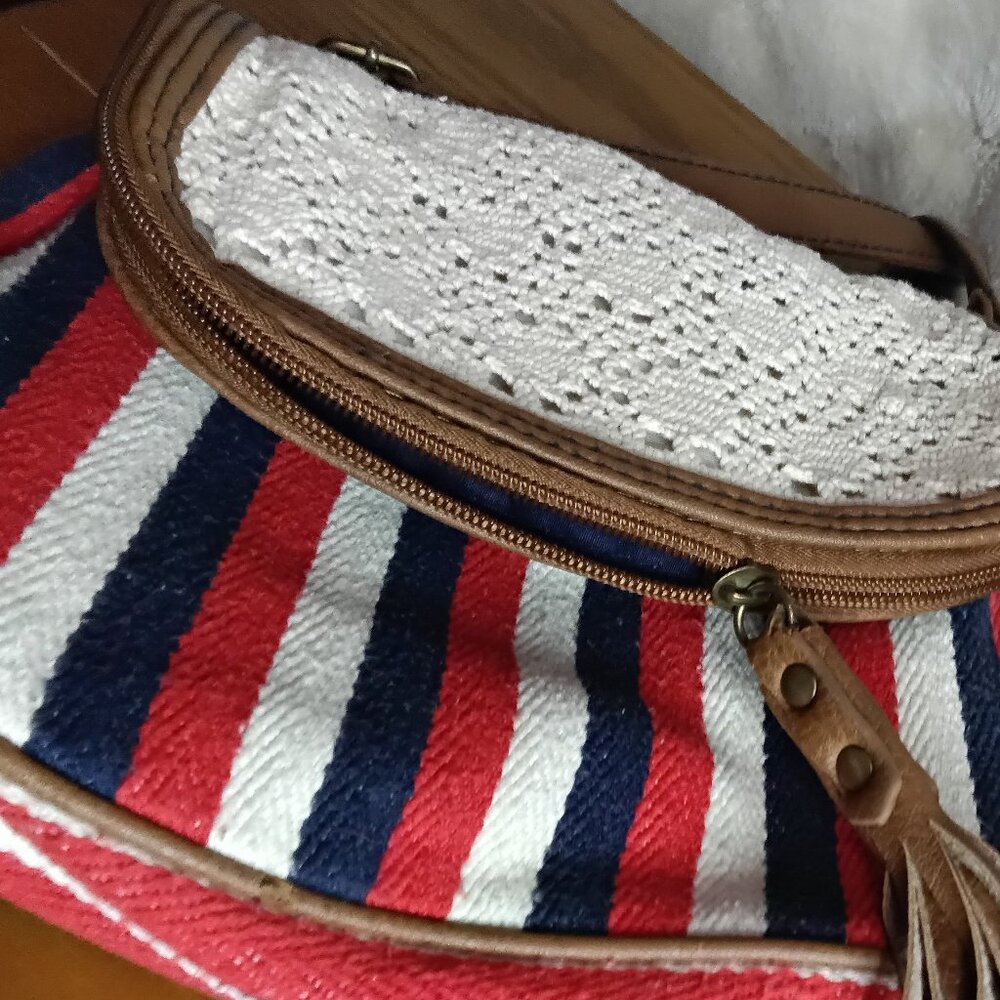 American Eagle Crossbody Bag - Picture 4 of 9